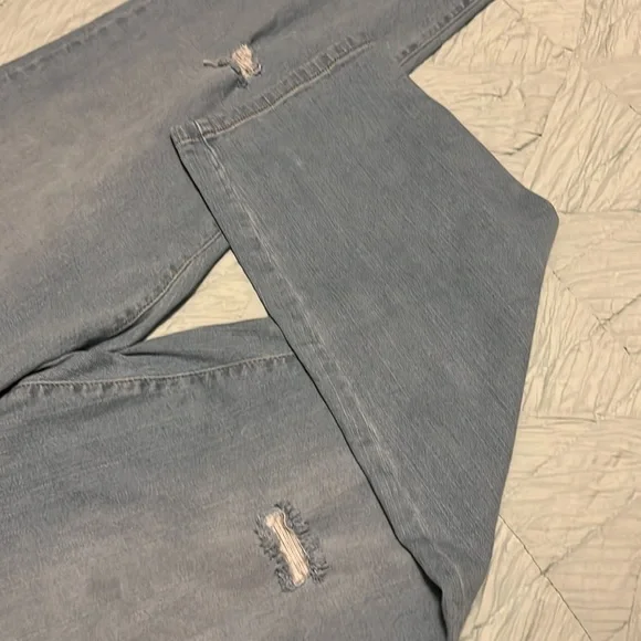 Light Wash Straight Leg Jeans w/ Destruction - Picture 3 of 9